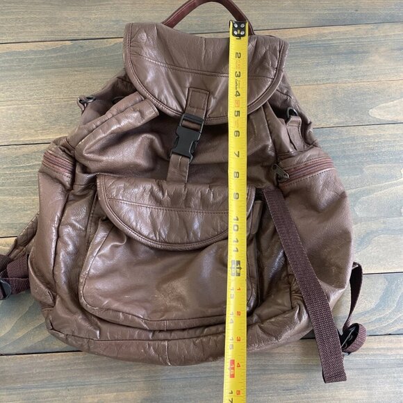 Vintage Faux Leather Caramel Brown Backpack w/Cinch & Roomy Zip Pockets (X7) - Picture 7 of 8